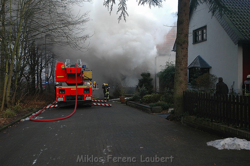 Feuer Einfamilienhaus Koeln Suerth Rotdornallee P23.jpg